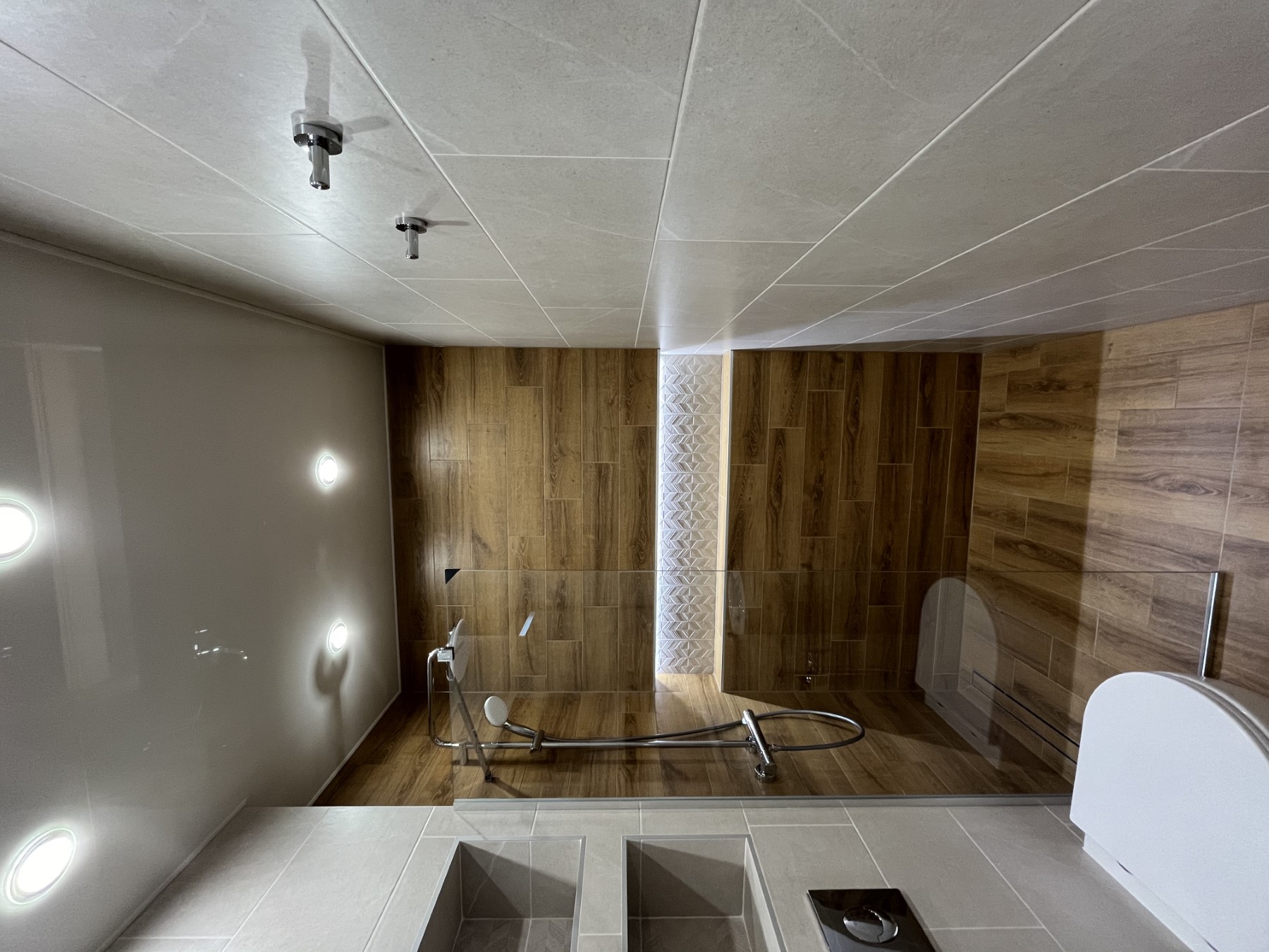 Детайл от текстури и материали в баня