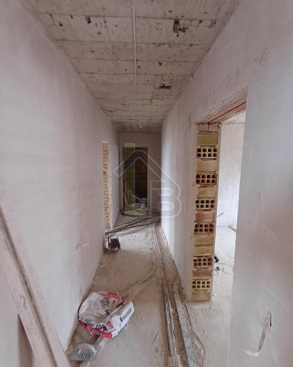 Груб строеж на къща